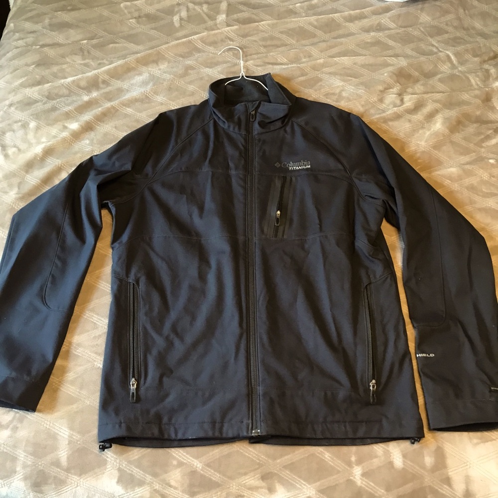 Columbia Titanium mens light jacket in Large